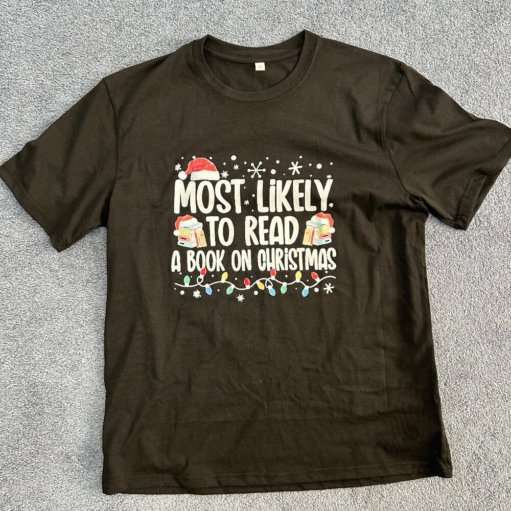 Christmas Themed Tee Shirt ~ Size Medium ~ NEW